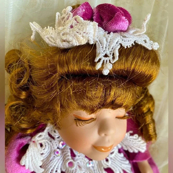Cute Purple dress Girl porcelain doll with Long Brown Hair Pretty curls & Hat - Picture 8 of 9
